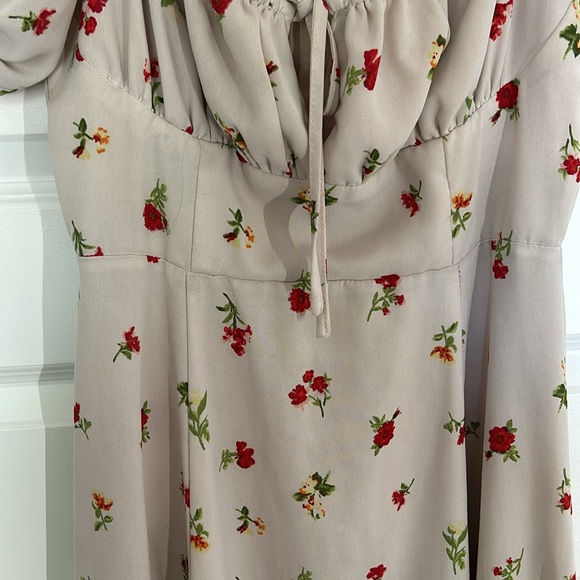 FOREVER 21 - Floral midi fit and flare puffu sleeves square neck floral large - Picture 4 of 13